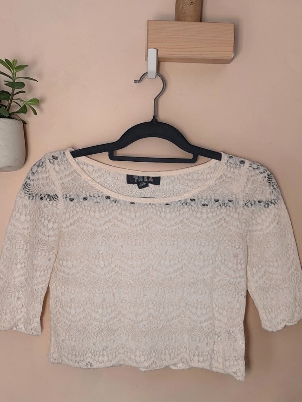 TELA Ivory Lace Scoop Neck Three-Quarter Sleeve Top